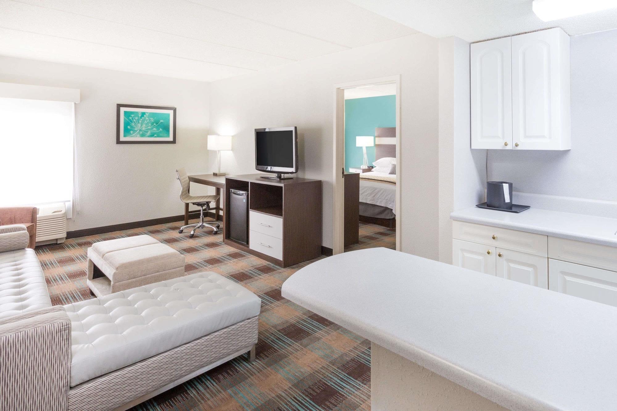 Wyndham Garden Greenville / Spartanburg Airport Екстериор снимка