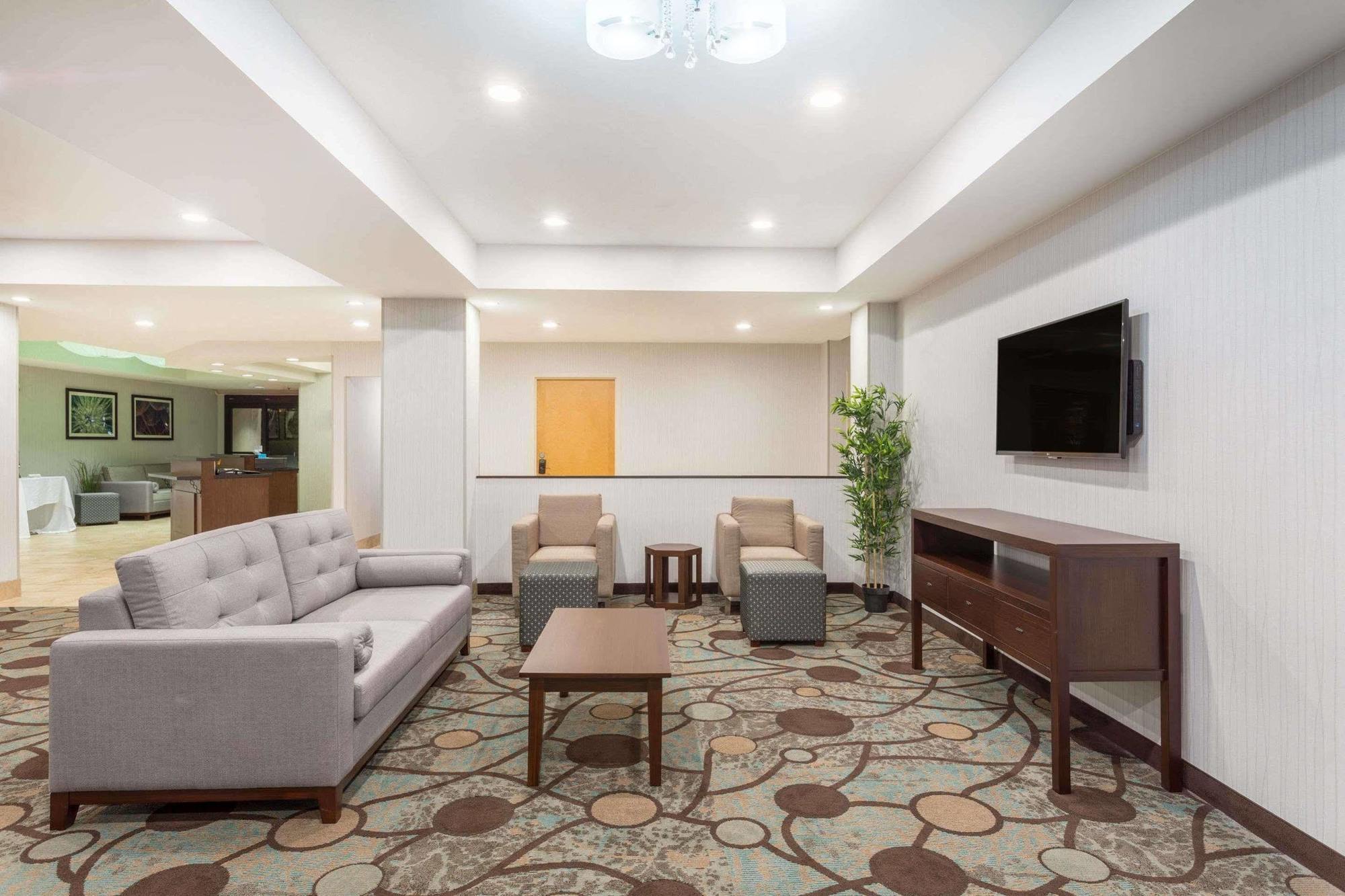 Wyndham Garden Greenville / Spartanburg Airport Екстериор снимка