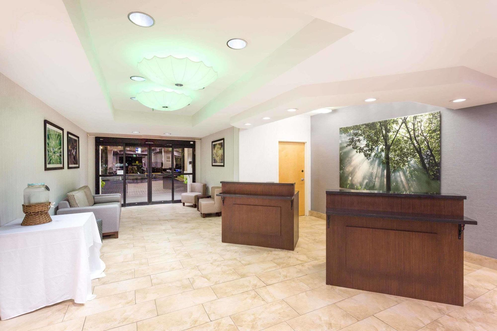 Wyndham Garden Greenville / Spartanburg Airport Екстериор снимка