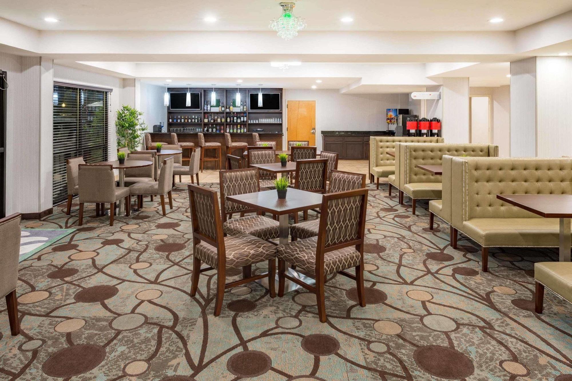 Wyndham Garden Greenville / Spartanburg Airport Екстериор снимка
