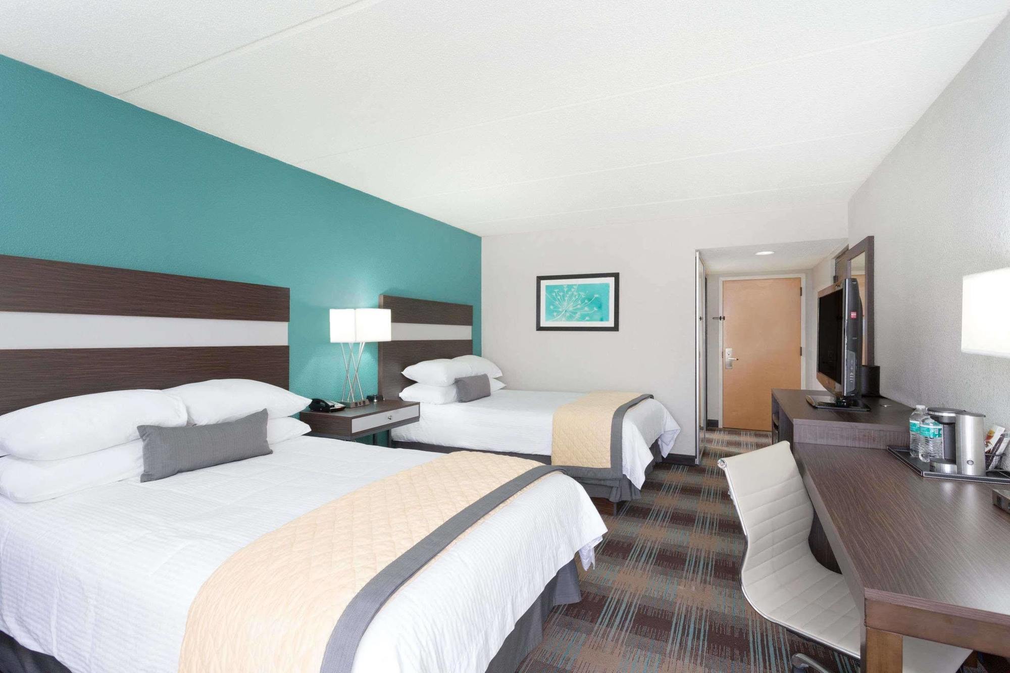 Wyndham Garden Greenville / Spartanburg Airport Екстериор снимка
